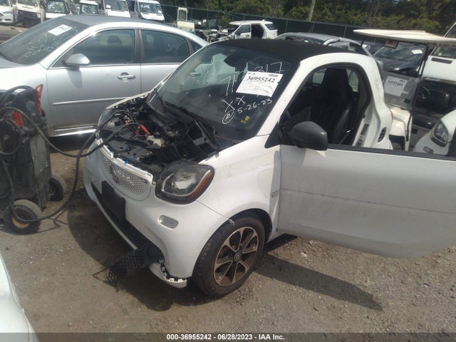 2017 Smart Fortwo, VIN: WMEFJ5DA4HK173108