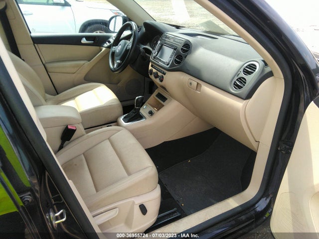 WVGAV3AX4EW620045 Volkswagen TIGUAN SE