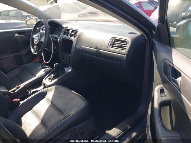 3VWD17AJ6EM227239 Volkswagen Jetta Sedan Se
