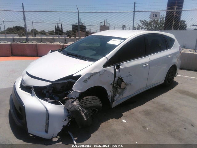 Toyota Prius V Two/five/three/four 2015 JTDZN3EU3FJ028898 Image 2