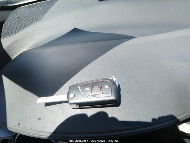 Toyota C-HR XLE 2018 JTNKHMBXXJ1010285 Image 11