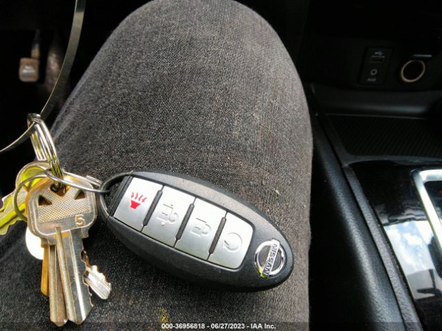JN8AT2MV1HW018503 Nissan ROGUE SV