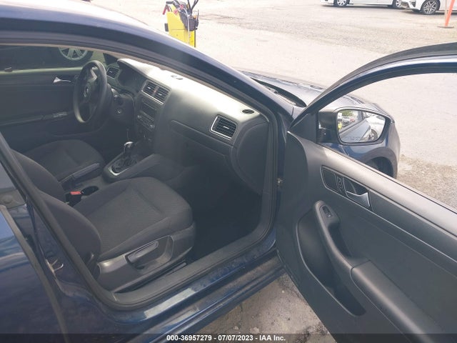 3VW2K7AJ5EM335856 Volkswagen Jetta Sedan S