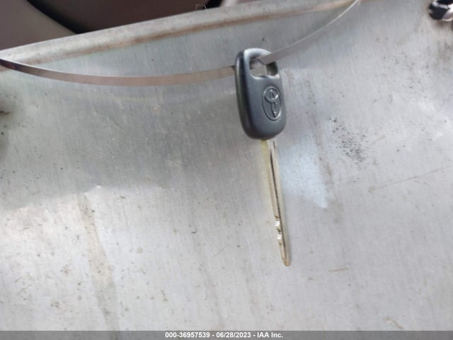 1999 TOYOTA AVALON XL/XLS VIN: 4T1BF18B7XU313354