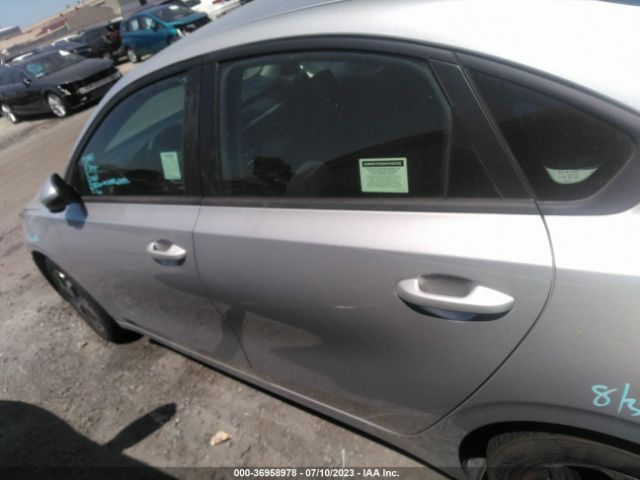 3KPF24ADXKE048175 KIA Forte Lxs