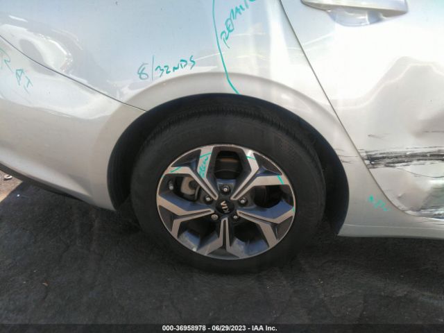 3KPF24ADXKE048175 KIA Forte Lxs
