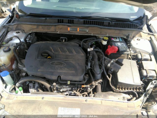 3FA6P0HD9JR189235 Ford FUSION SE