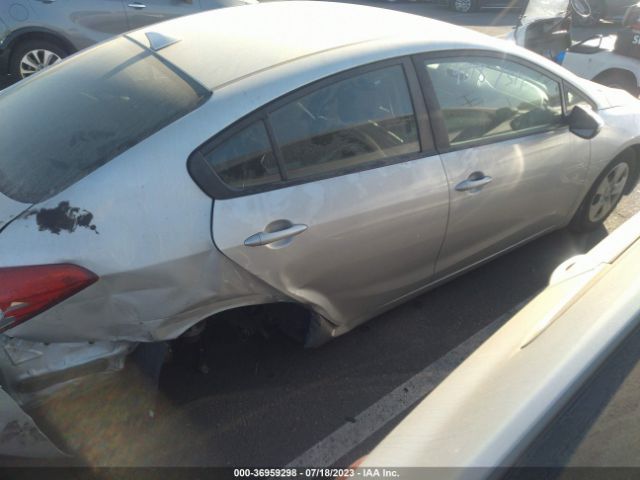 KNAFK4A68G5615209 KIA FORTE LX