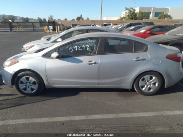 KNAFK4A68G5615209 KIA FORTE LX