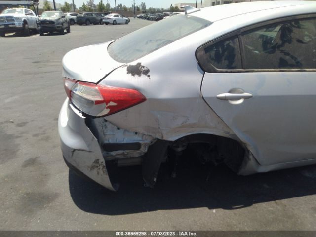 KNAFK4A68G5615209 KIA FORTE LX