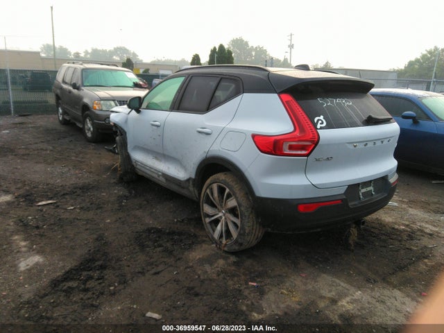 2021 Volvo XC40, VIN: YV4ED3UR5M2527432
