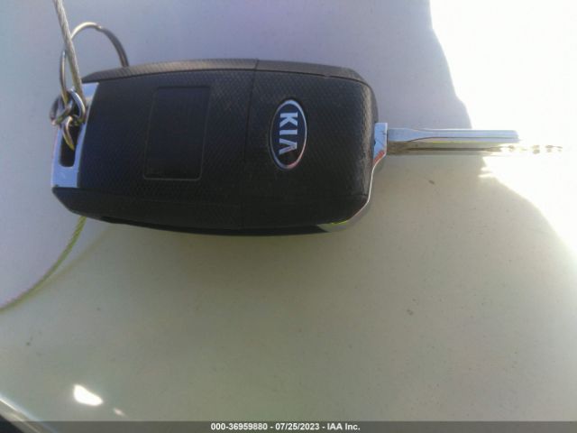 KNDMB5C17G6160168 KIA SEDONA LX