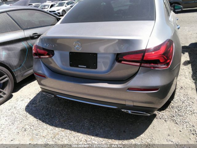 WDD3G4EB1KW001660 Mercedes-Benz A-class A 220