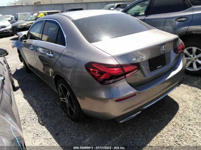 WDD3G4EB1KW001660 Mercedes-Benz A-class A 220