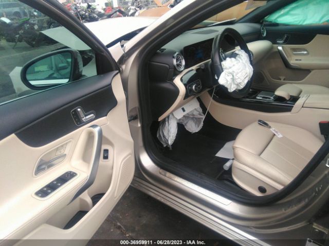 WDD3G4EB1KW001660 Mercedes-Benz A-class A 220