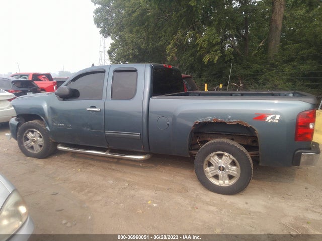 2011 CHEVROLET SILVERADO 1500 LT VIN: 1GCRKSE36BZ182575