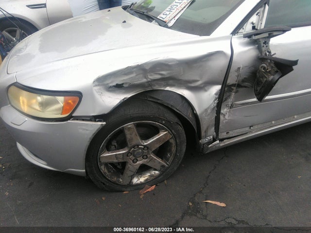 2008 VOLVO S40 2.4L VIN: YV1MS390882386760