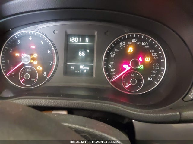 1VWAT7A38EC076033 Volkswagen Passat Wolfsburg Ed