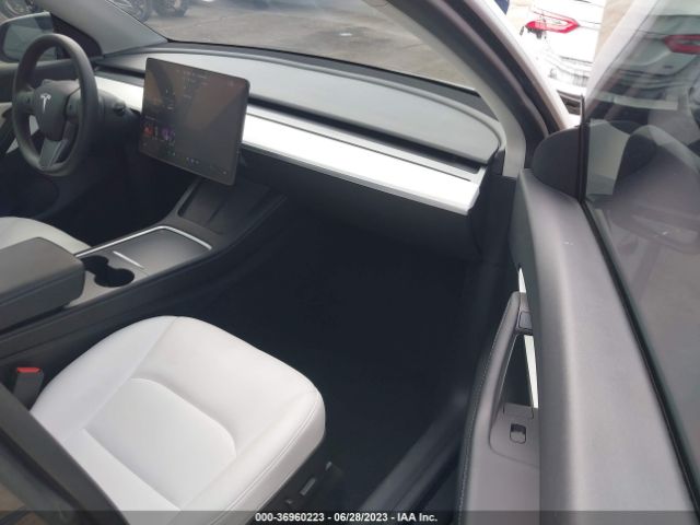 7SAYGDEF8NF343329 Tesla Model Y Performance