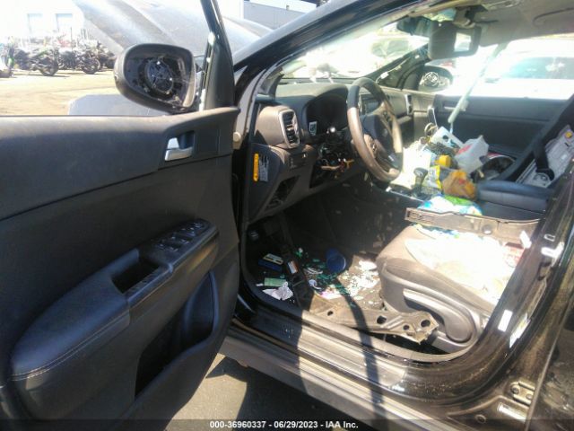 KNDPMCAC8H7158098 KIA Sportage Lx