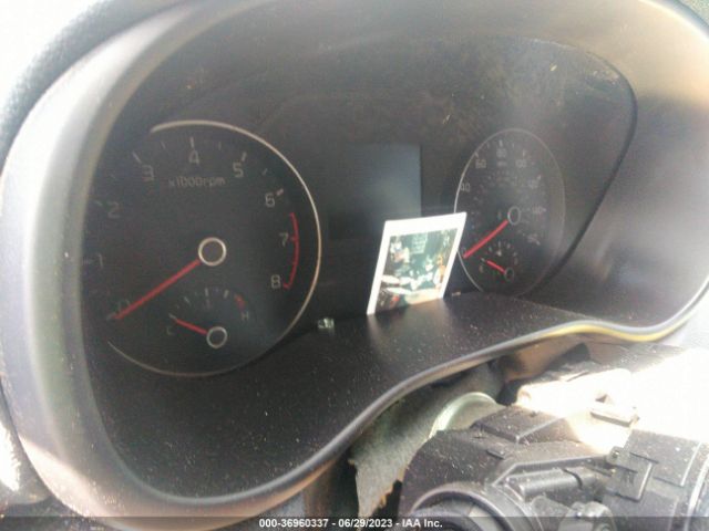 KNDPMCAC8H7158098 KIA Sportage Lx