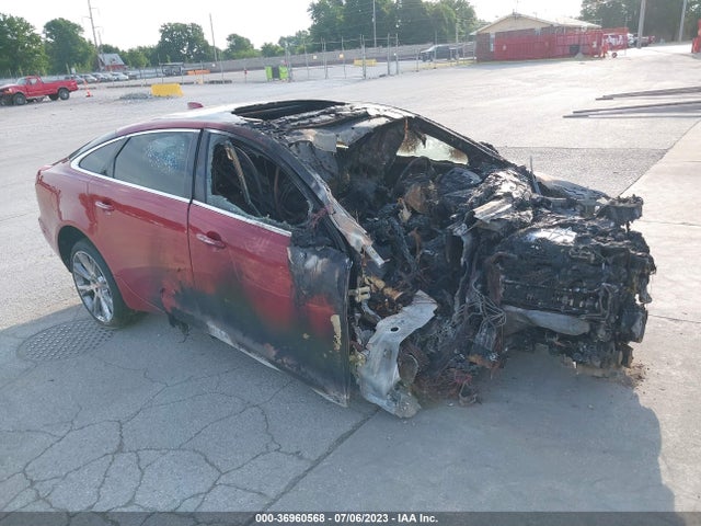 2018 JAGUAR XJ SAJWA2GE0JMW13719 Photo 0