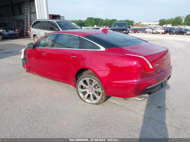 2018 JAGUAR XJ SAJWA2GE0JMW13719 Photo 2