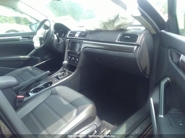 1VWBA7A30JC001864 Volkswagen Passat 2.0t Se