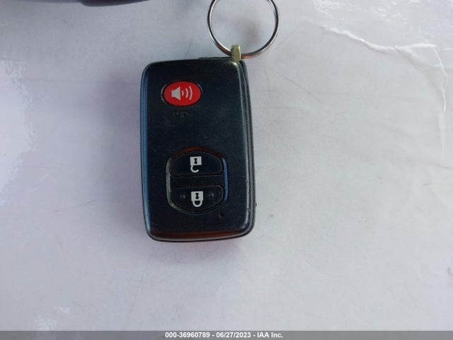 Toyota Prius V Two/five/three/four 2015 JTDZN3EU2FJ033090 Image 3