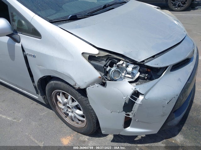 Toyota Prius V Two/five/three/four 2015 JTDZN3EU2FJ033090 Image 13