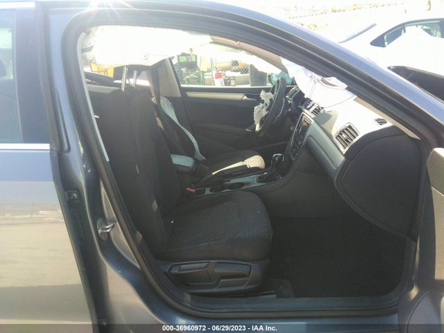 1VWAT7A34GC021873 Volkswagen Passat 1.8t S