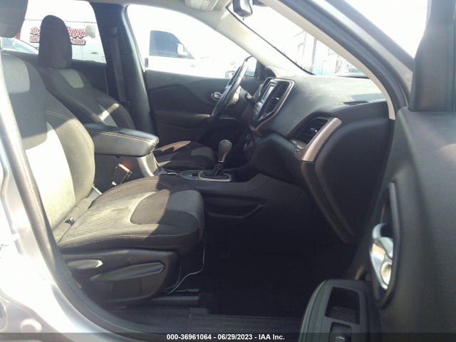 1C4PJLCB2EW302906 Jeep Cherokee Latitude