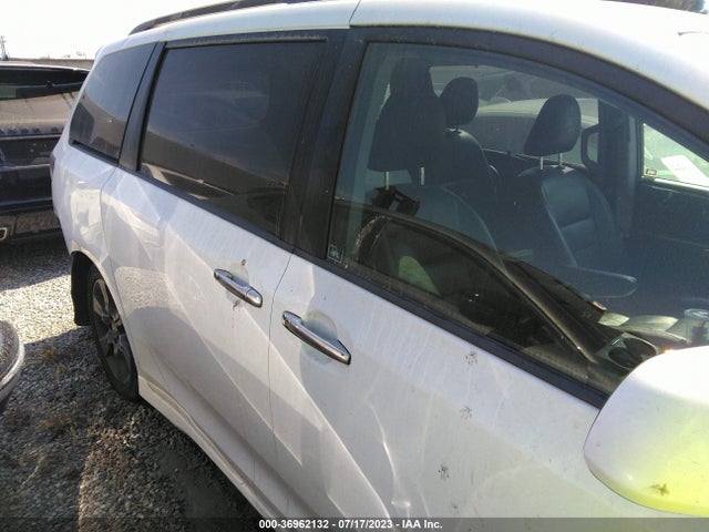 Toyota SIENNA SE 2015 5TDXK3DC4FS658134 Image 14