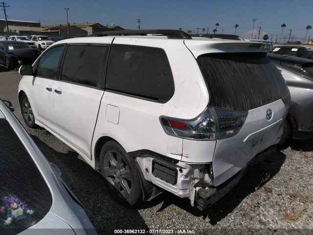 Toyota SIENNA SE 2015 5TDXK3DC4FS658134 Image 3