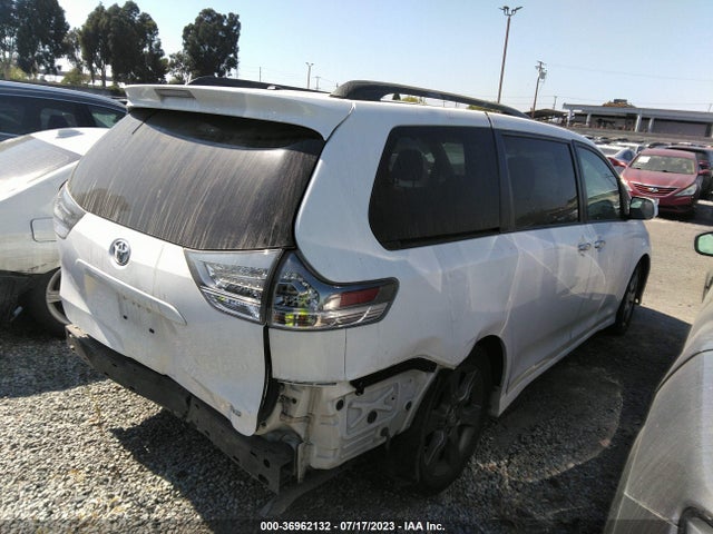 Toyota SIENNA SE 2015 5TDXK3DC4FS658134 Image 4