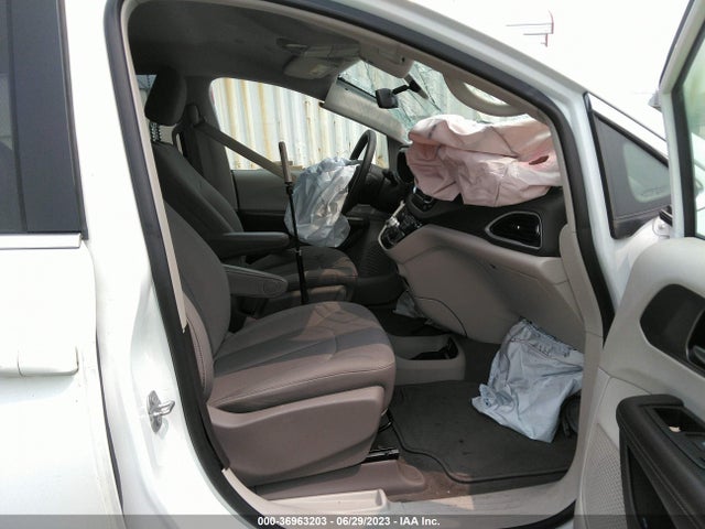 2C4RC1CG8LR136660 Chrysler Voyager Lx