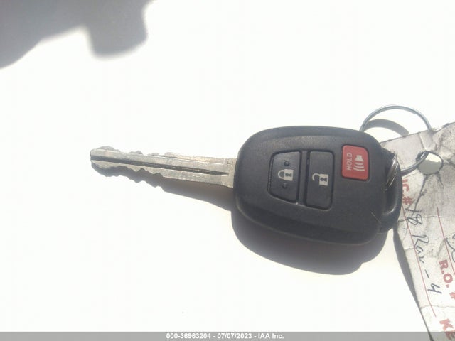 Toyota RAV4 LE 2018 2T3BFREV7JW718741 Image 3