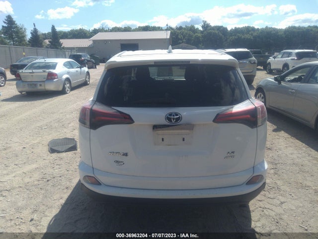Toyota RAV4 LE 2018 2T3BFREV7JW718741 Image 9