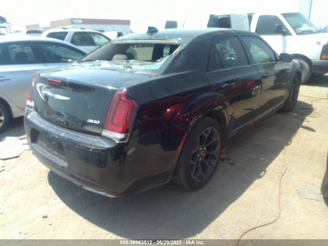 2C3CCAAG4KH728932 Chrysler 300 Touring