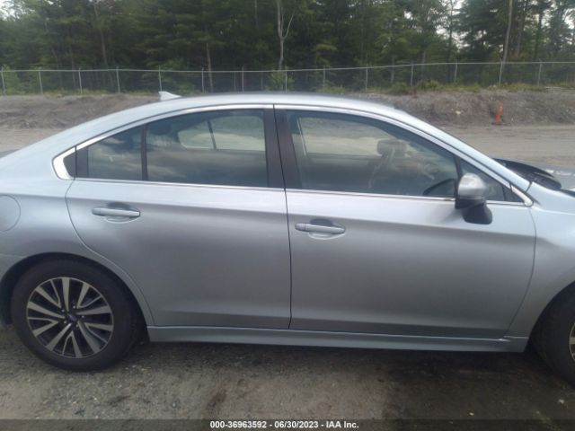 4S3BNAF62J3024294 Subaru Legacy Premium