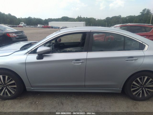 4S3BNAF62J3024294 Subaru Legacy Premium