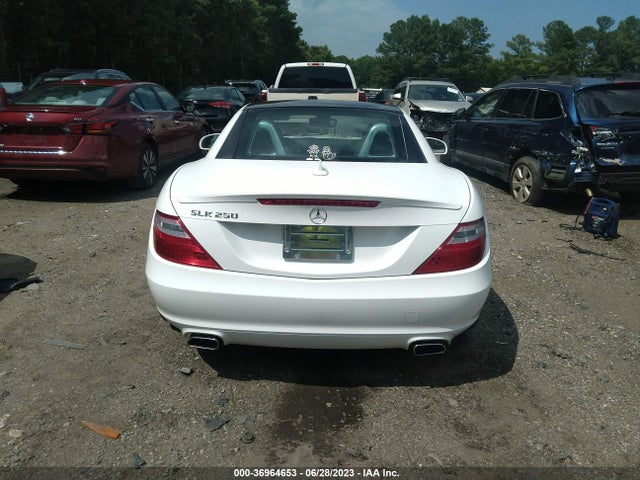2015 Mercedes-Benz SLK-Class, VIN: WDDPK4HA5FF096765