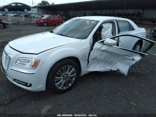 Chrysler 300 2014 2C3CCARG1EH323216 Image 2
