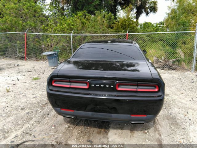 2C3CDZAG5FH900483 Dodge Challenger Sxt