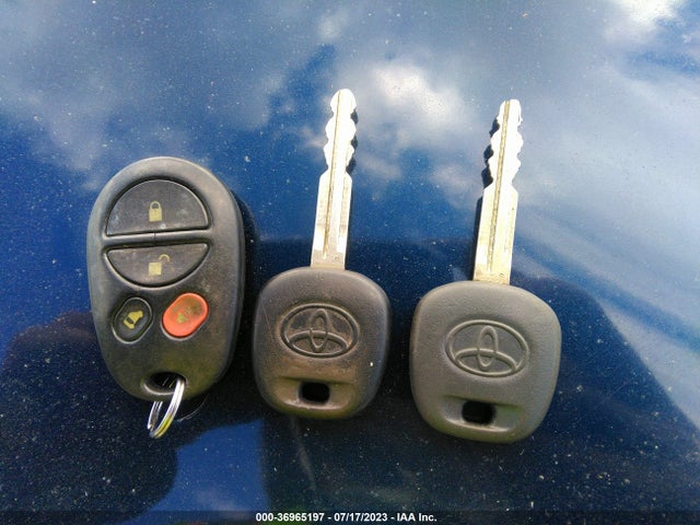 2004 TOYOTA SIENNA LE VIN: 5TDBA23CX4S019150