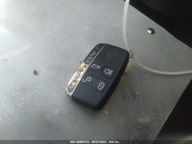 2017 JAGUAR XE SAJAR4BN1HA970893 Photo 10