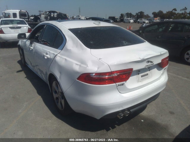2017 JAGUAR XE SAJAR4BN1HA970893 Photo 2