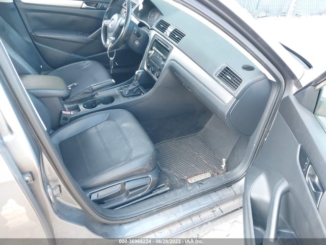 1VWAS7A30EC121081 Volkswagen Passat Wolfsburg Ed