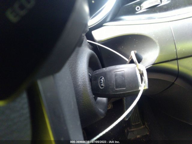 KNAGM4A76F5619216 KIA Optima Lx