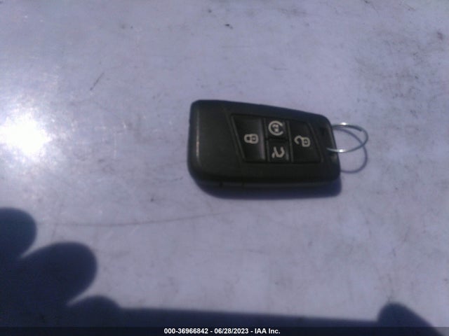 3VV3B7AXXNM038708 Volkswagen TIGUAN SE